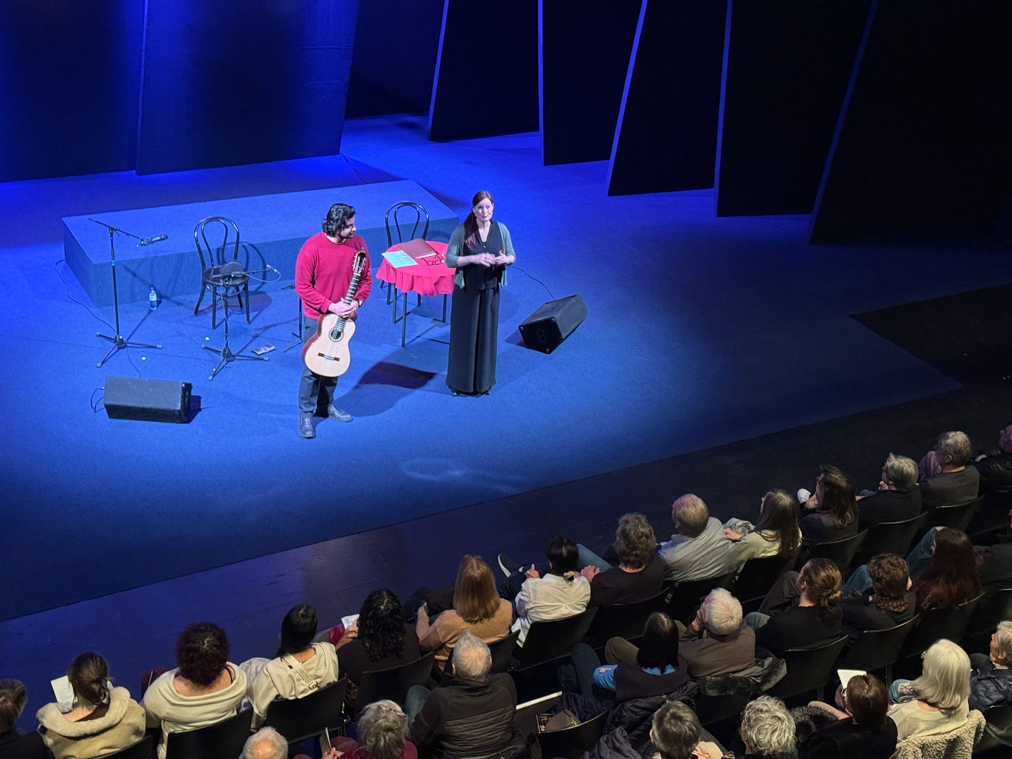 Final applause at Theater Kosmos